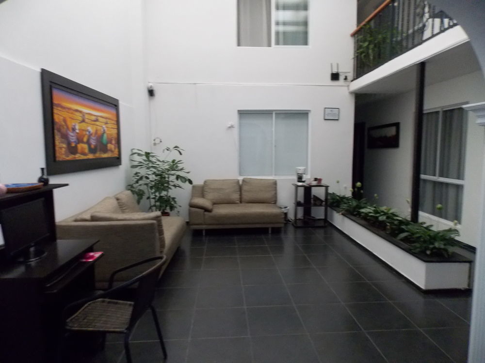 Hotel Central House A 5 Min De La Embajada Americana ボゴタ エクステリア 写真