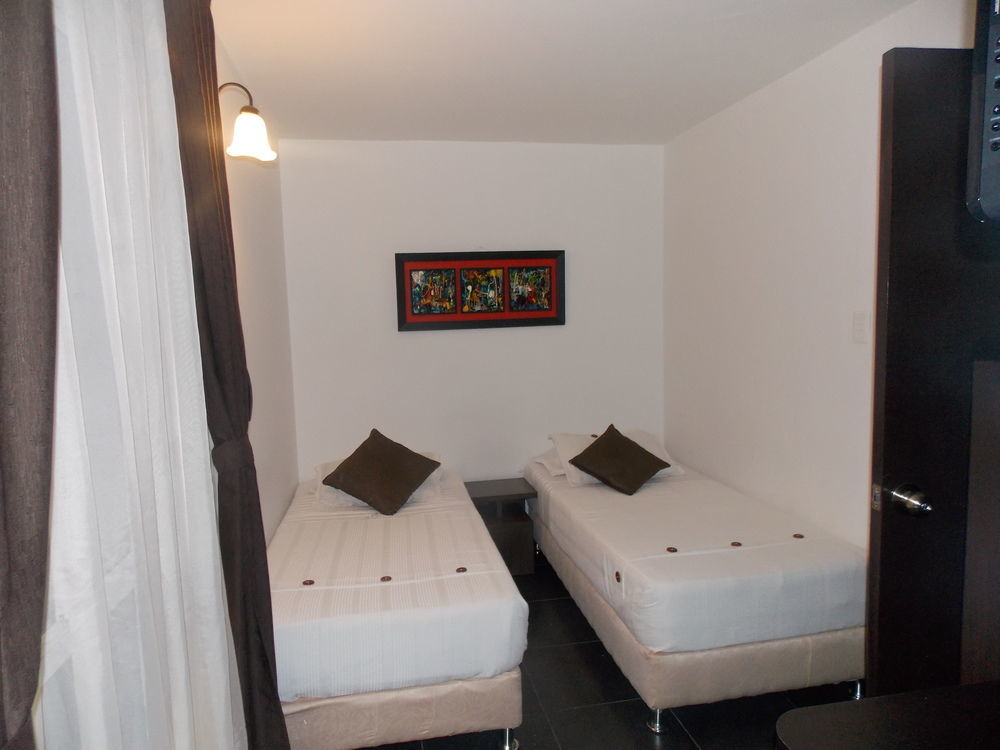 Hotel Central House A 5 Min De La Embajada Americana ボゴタ エクステリア 写真